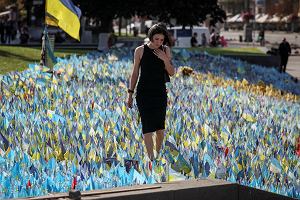 Prowizoryczne miejsce pamici z nazwiskami polegych onierzy na Placu Niepodlegoci w Kijowie w Ukrainie.