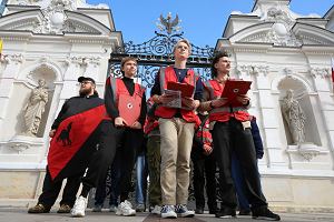 Prezentacja raportu dotyczacego stanu akademikow Uniwersytetu Warszawskiego , zorganizowana przez Warszawskie Kolo Mlodych Ogolnopolskiego Zwiazku Zawodowego Inicjatywa Pracownicza