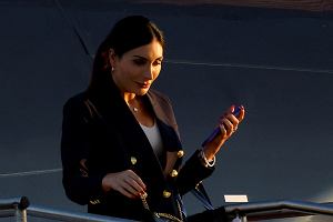 Kim jest Laura Loomer, zwolenniczka teorii spiskowych, ktra towarzyszy Trumpowi w kampanii?