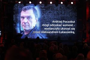 Zdjcie Andrzeja Poczobuta wywietlone podczas gali 'Czowieka Roku' Gazety Wyborczej, maj 2024 r.