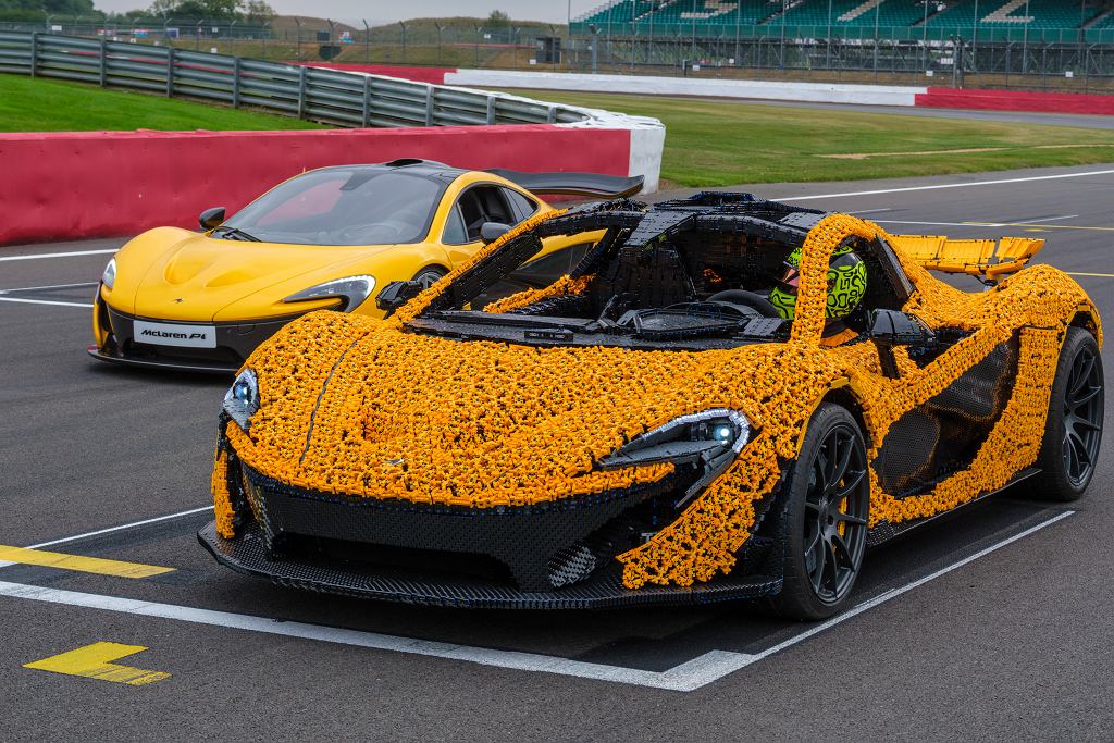 Lego McLaren P1 i pierwowzór