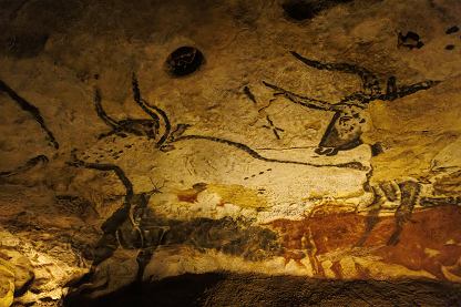 Tury namalowane kilkanacie tysicy lat temu na cianie jaskini Lascaux we Francji. Naskalne malowida w Lascaux s wpisane na list wiatowego dziedzictwa UNESCO