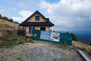 Budowa 'bacwki' na Polanie Stumorgowej pod Mogielic w Beskidzie Wyspowym