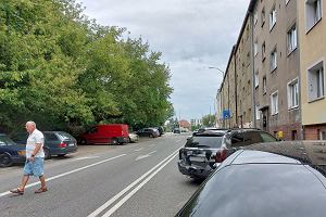 le parkujce samochody na ul. Orzeszkowej midzy skrzyowaniem z ul. Kotaja a dworcem Szczecin Niebuszewo