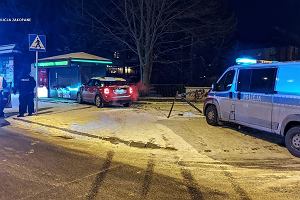 Zakopane. Kierowca Mini ucieczk przed policj zakoczy na przydronym kiosku. Znaleziono przy nim narkotyki.