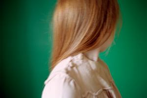 Anni Leppala, Girl in Green, 2007 - fotografia z Helsinki School Of Photography