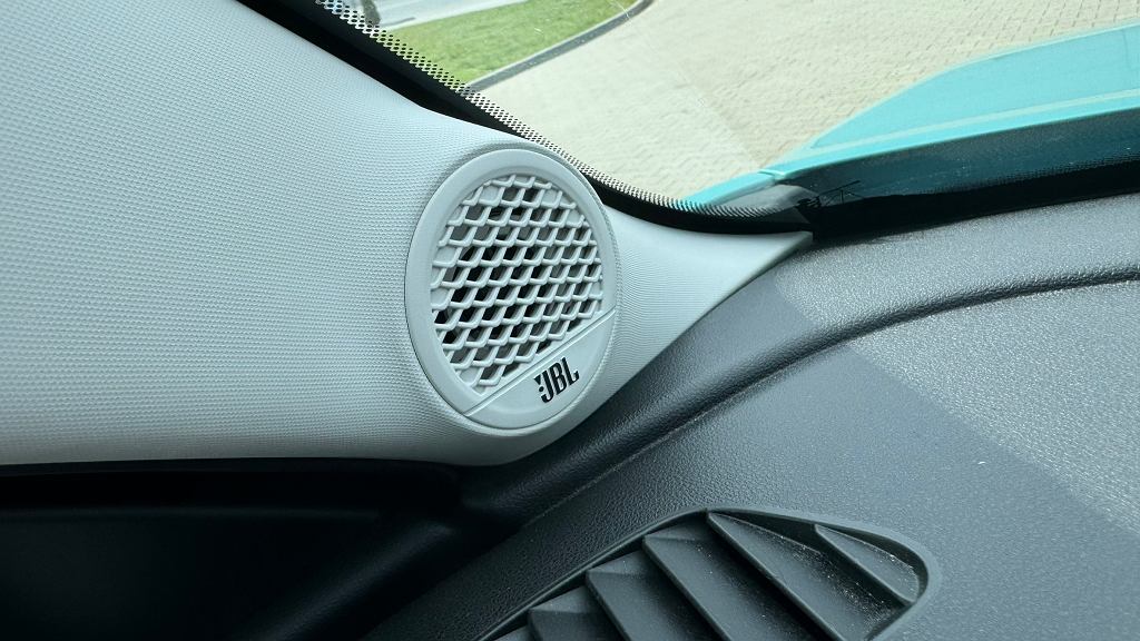 Zestaw audio JBL w Jeep Avenger