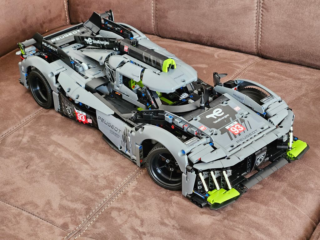 Peugeot 9X8 LEGO