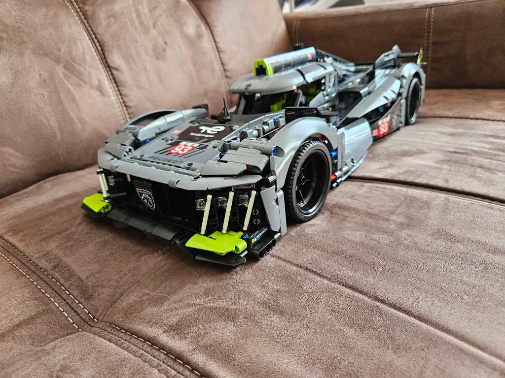 Peugeot 9X8 LEGO