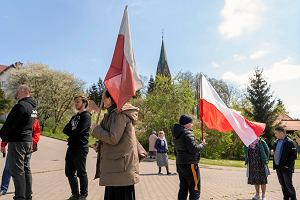 Protest rodowisk katolickich sprzeciwiajcych si budowie Centrum dystrybucyjnego Lidla w Gietrzwadzie