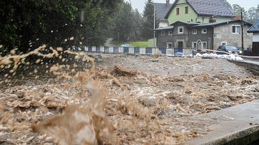 Powd sieje spustoszenie. Tama w Stroniu lskim nie wytrzymaa