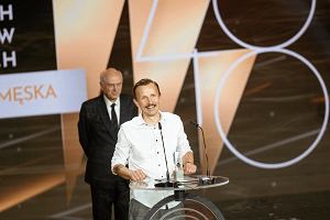 Artur Paczesny odbiera nagrod za film 'Tyle co nic' podczas ceremonii wrczenia nagrd zamknicia 48. Festiwalu Filmw Fabularnych.