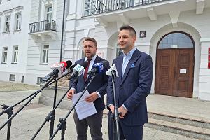 Patryk Jaki i Jacek Ozdoba podczas konferencji prasowej w Pocku