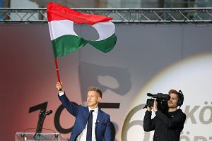 Peter Magyar, lider opozycyjnej partii TISZA, podczas demonstracji zorganizowanej z okazji obchodw 68. rocznicy powstania wgierskiego z 1956 r. w Budapeszcie na Wgrzech, 23 padziernika 2024 r.