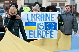 Stary Rynek. Manifestacja poparcia dla protestujcych w Kijowie mieszkacw Ukrainy.