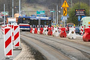 Autobusy kursuj po torowisku na mocie Pomorskim w Bydgoszczy