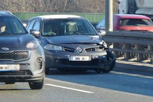 Wypadek trzech aut na Trasie Siekierkowskiej