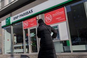 Bank BNP Paribas, placwka w Warszawie, 10 stycznia 2022 r.