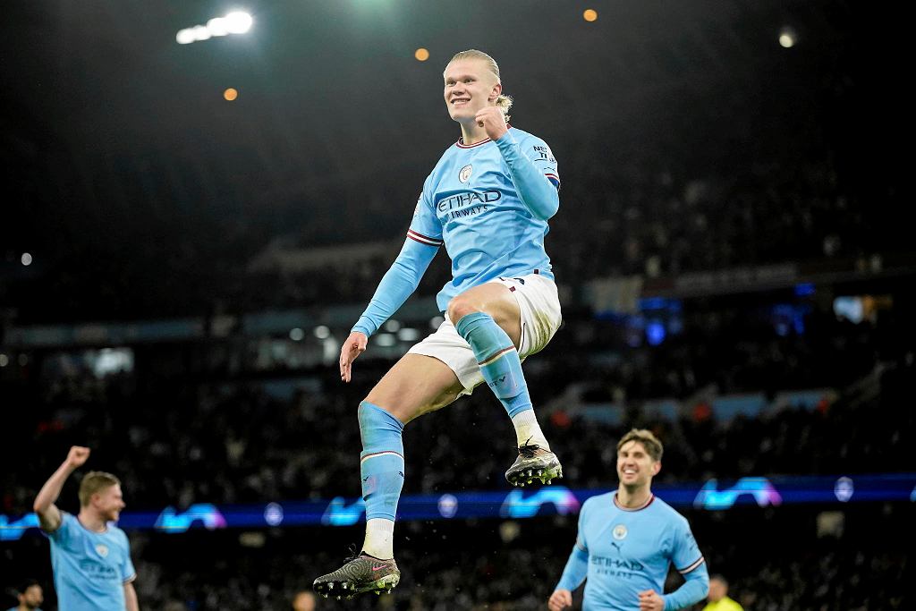 Liga Mistrzw. Erling Haaland z Manchesteru City po pitym golu strzelonym RB Lipsk