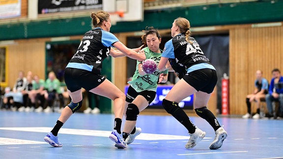 Cara Hartstock (23, Buxtehuder Sportverein) Natsuki Aizawa (23, Thüringer HC) Jolina Huhnstock (45, Buxtehuder Sportverein)