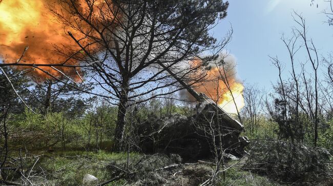 Боевая стрельба самоходной артиллерийской установки Гиацинт-С 