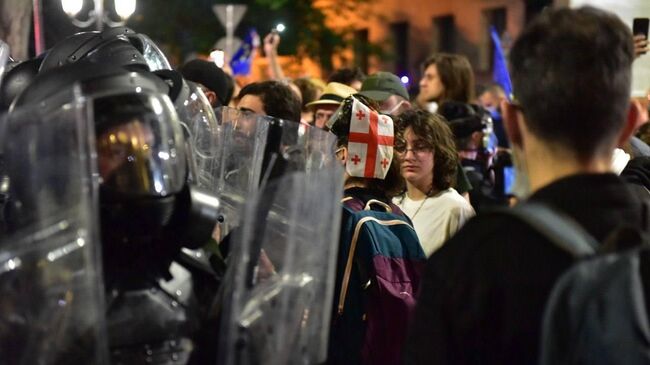 Митинг протеста против закона об иноагентах в Тбилиси