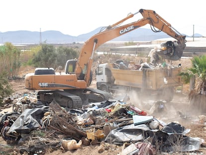 Derribo, el pasado 19 de julio, del asentamiento El Cañaveral, cerca de la localidad de Barranquete, en Níjar.