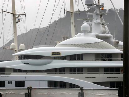 Valerie, de Sergey Chemezov,  en el puerto de Barcelona.