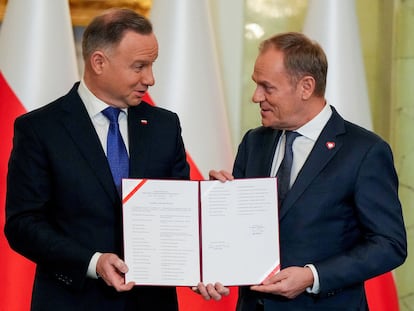 Andrzej Duda y Donald Tusk en la toma de poder del nuevo Gobierno en Varsovia, el 13 de diciembre de 2023.