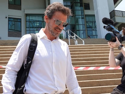 El actor Rodolfo Sancho, este martes en el tribunal de Samui, al sur de Tailandia, donde ha comenzado el juicio contra su hijo, Daniel Sancho.