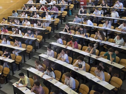 Alumnos de Selectividad en la Facultad de Odontología de la Universidad Complutentense de Madrid.