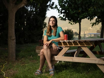 Laia Angrill, granjera de Peramola, (Lleida), fotografiada en su granja