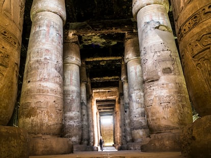 El interior del Gran Templo de Seti I en Abydos (Egipto).