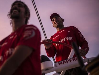 Xabi Fernández al tímón del Mapfre.