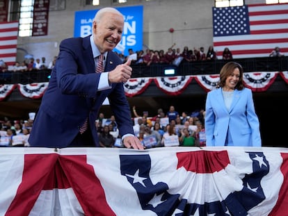 Joe Biden y Kamala Harris, en un mitin, el 29 de mayo en Filadelfia.