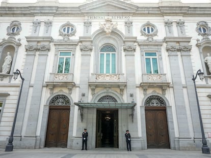 Vista de la entrada principal de la sede del Tribunal Supremo durante el acto solemne de Apertura del Año Judicial, este jueves Madrid.