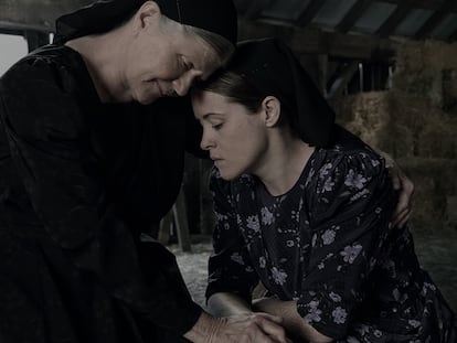 Judith Ivey como Agata y Claire Foy interpreta a Salomé en una escena de 'Ellas hablan'.