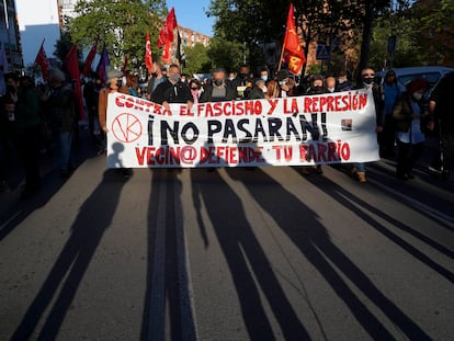 Cabecera de la manifestación que la tarde de este viernes 16 de abril de 2021 ha tenido lugar en Vallecas.