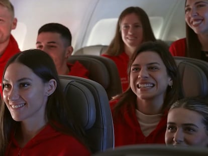 El Equipo Iberia Talento a bordo durante el vuelo de enero que los acercó a su sueño: París