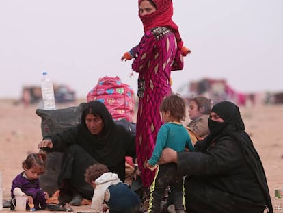 Una familia de refugiados en Hasaka, Siria, tras haber huido de la violencia de Mosul (Irak).