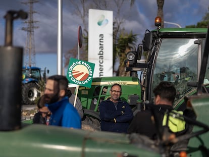 El bloqueo de Mercabarna, el pasado mes de febrero, durante las protestas de los colectivos del sector agrario en Barcelona.