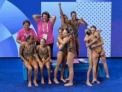 El equipo mexicano de natación artística durante su segunda rutina en los Juegos Olímpicos de París 2024.