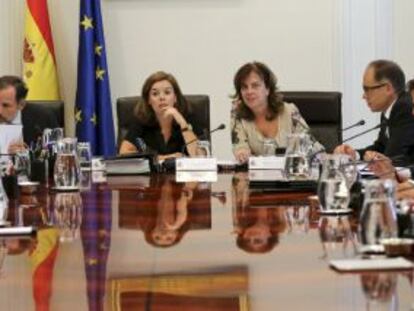 Santamar&iacute;a, ayer en La Moncloa, durante la reuni&oacute;n de la comisi&oacute;n para la reforma de las Administraciones.