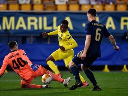 Samuel Chukwueze remata ante Livakovic