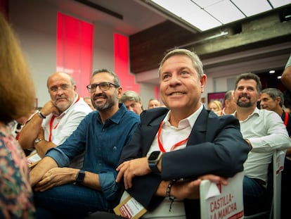 Emiliano García-Page, junto a Sergio Gutiérrez, secretario de Organización del PSOE de Castilla-La Mancha, en el comité federal del 7 de septiembre.