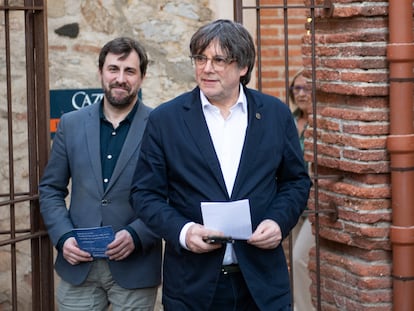 Carles Puigdemont (derecha) y Antoni Comín, el 1 de marzo en Rivesaltes (Francia).