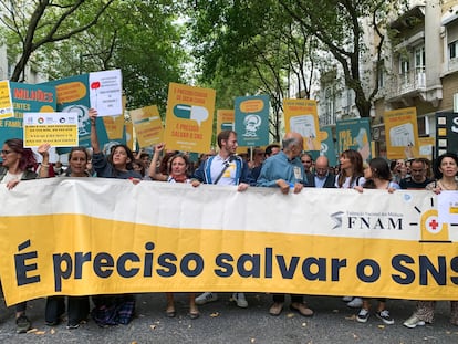 Médicos y enfermeros lusos vivieron se manifestaban este martes en el primero de los dos días de huelga convocados en Portugal.