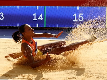 La española Ana Peleteiro durante la prueba de triple salto de los Juegos Olímpicos de París.