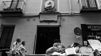 Fachada de la casa en la que vivió y murió Miguel de Cervantes, en el madrileño barrio de las Letras.