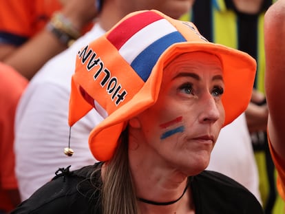 Una seguidora del equipo de fútbol de Holanda durante la semifinal de la Eurocopa contra Inglaterra, el 10 de julio de 2024.